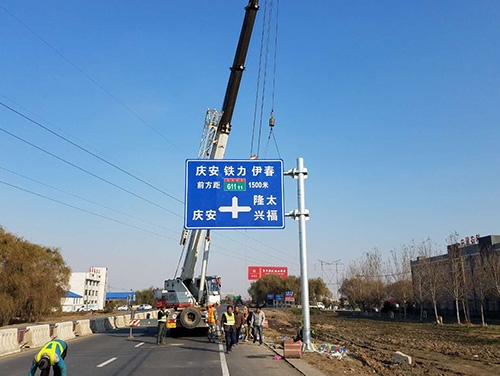 娄底娄底道路护栏网网片该如何进行正确的选购呢？